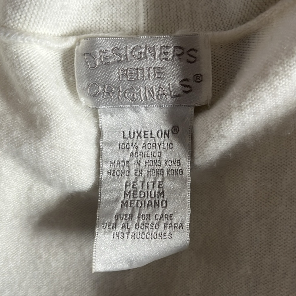 Cute Vintage Cream Sweater! - Picture 5 of 5